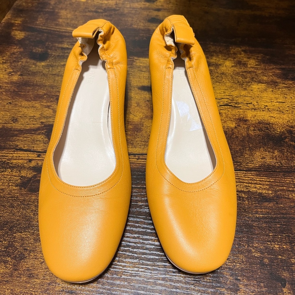 Everlane Women's Mustard Leather Flats